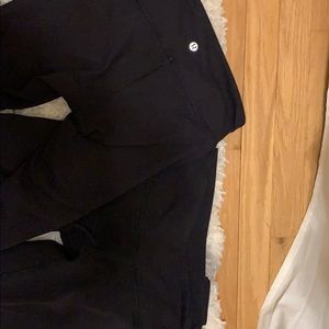 2 pairs of black lulu leggings